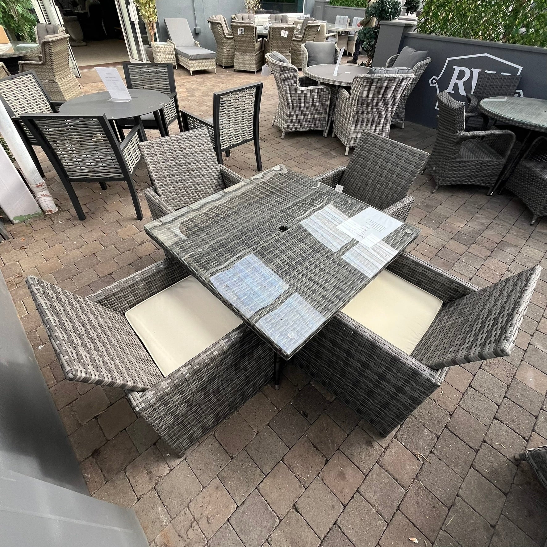 4 Seater Set - Clearance - Image 5