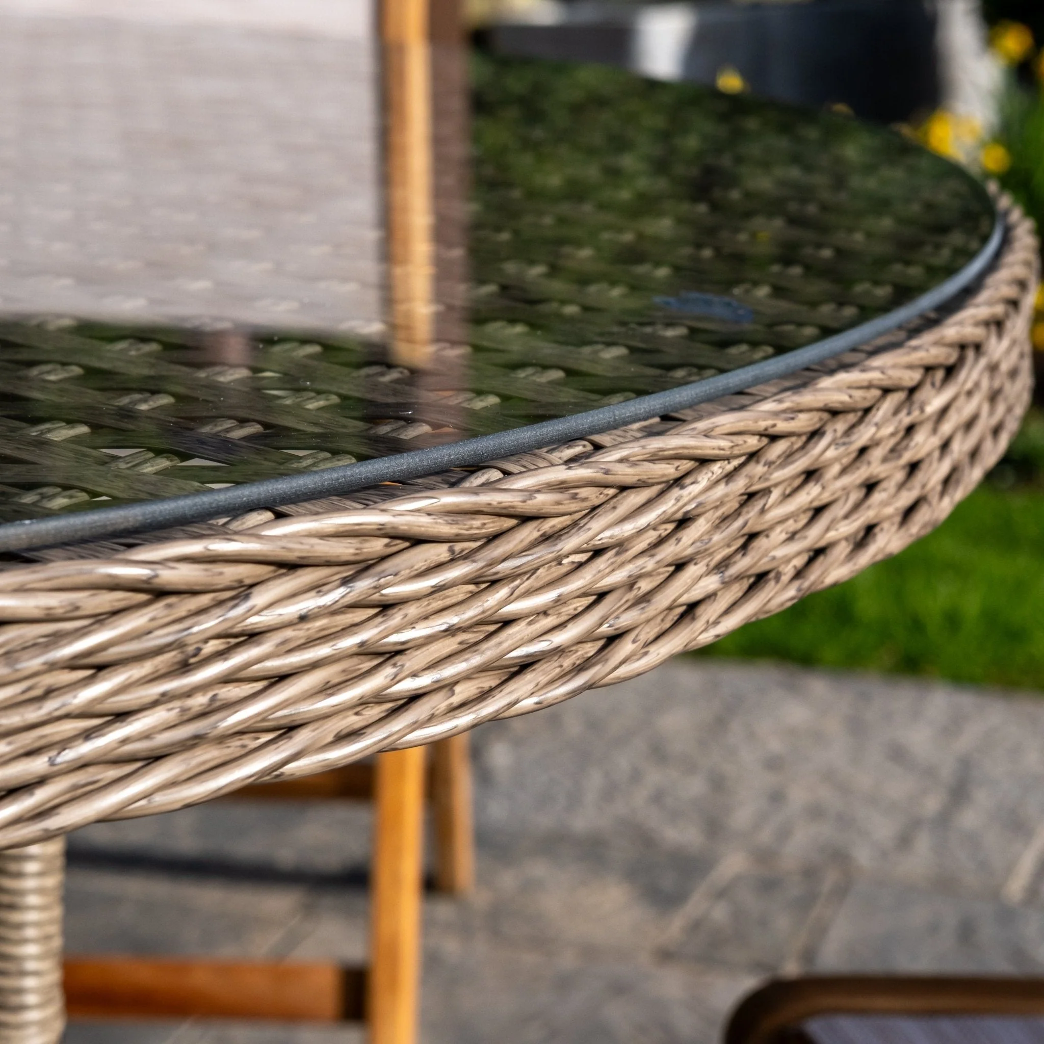 Acacia 4 Seater Deluxe Outdoor Dining Set - Image 4