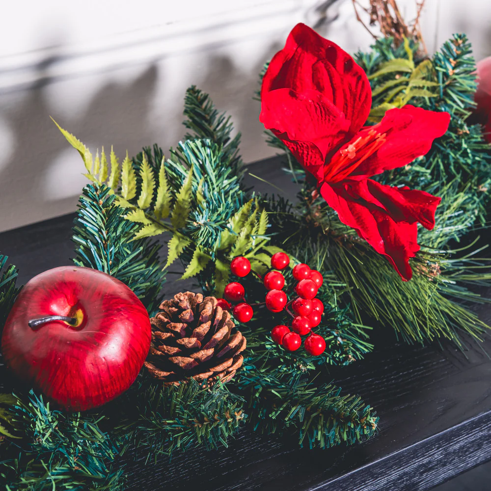 Amaryllis/Red Apple Garland