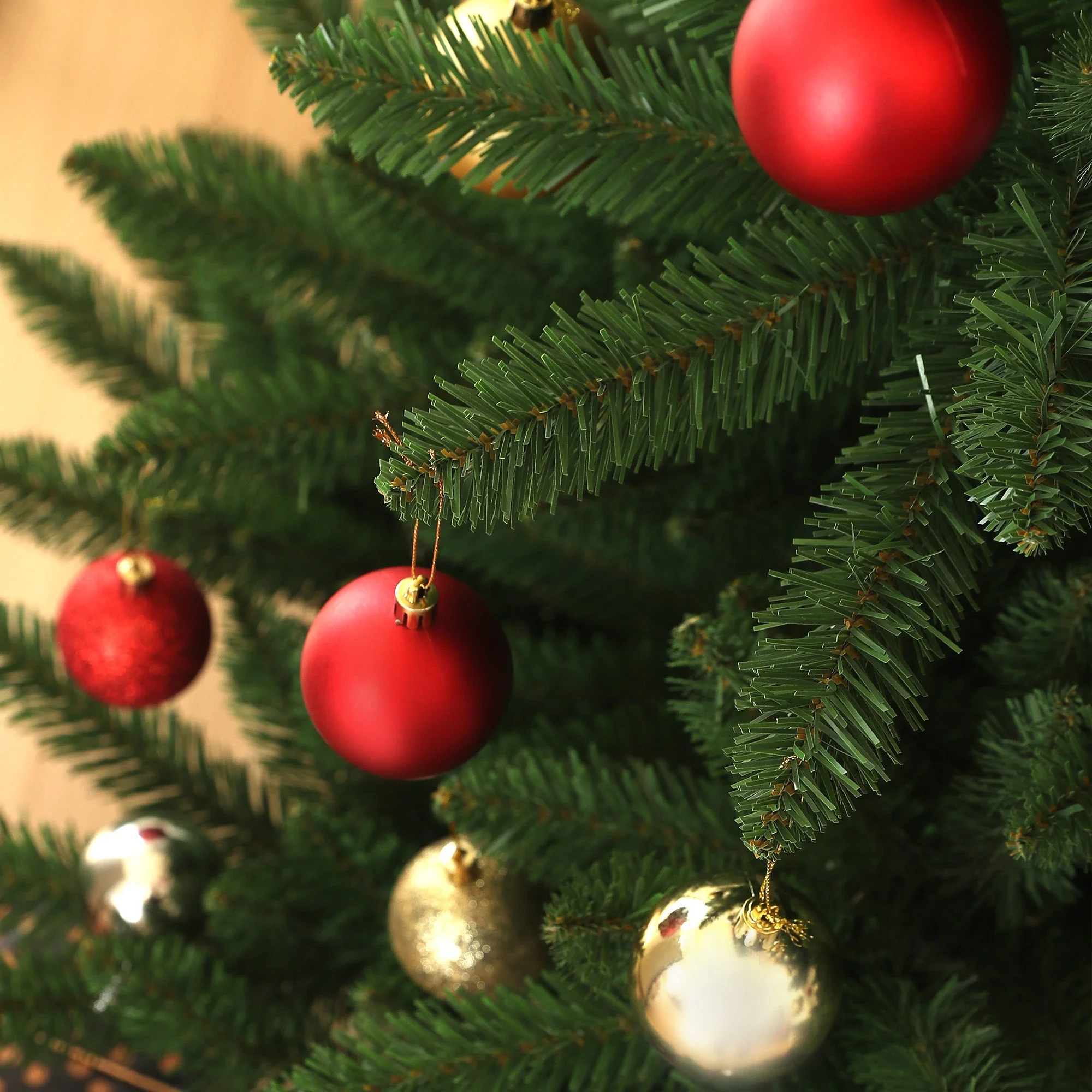 Artificial Christmas Tree, 180cm 880 Tips, Foldable Steel Base, Flame Retardant, Green - Image 8