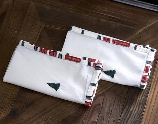 Classic Christmas Napkin Set/2